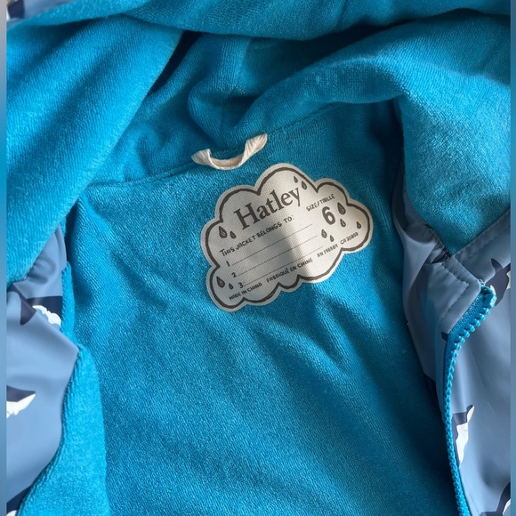 Hatley Splash Raincoat - Colour Changing - Swimming Sharks Sz 6 kids - Picture 3 of 6